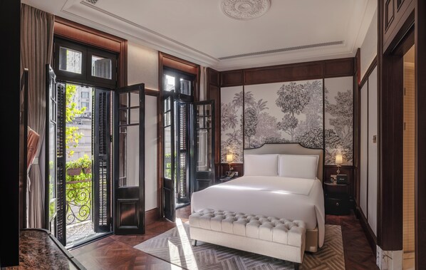 Premier Suite, City View | In-room safe, desk, iron/ironing board, free cribs/infant beds