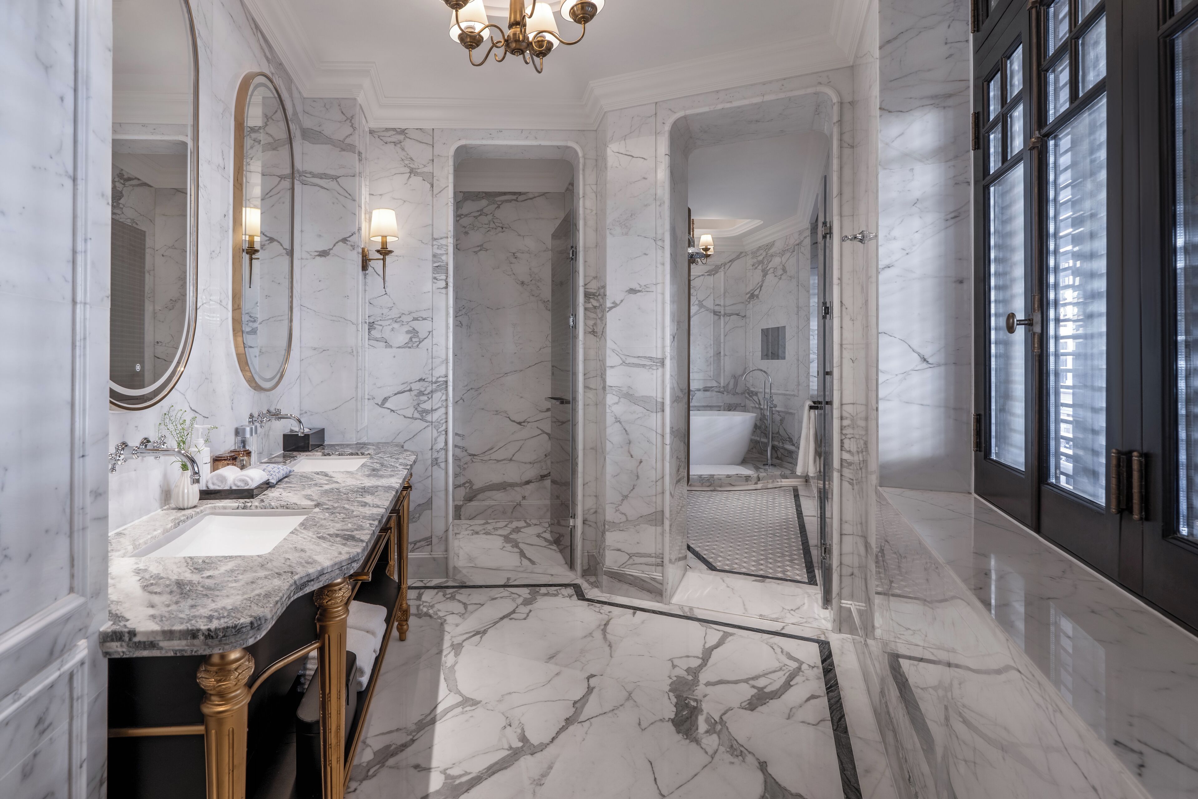 Presidential Suite, Balcony, City View | Bathroom | Free toiletries, hair dryer, towels, soap