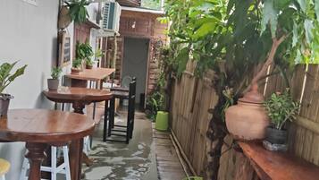 Shared Dormitory | Outdoor dining