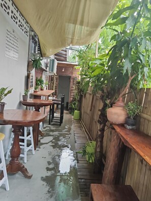 Shared Dormitory | Outdoor dining