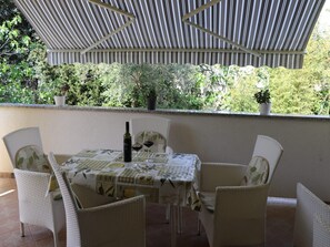 Apartment | Outdoor dining - Apartment Marina - Two Bedroom Apartment With Terace (Punat)