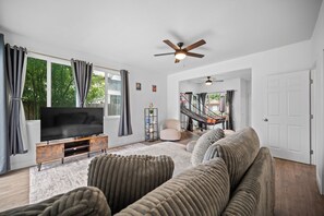 Una Smart TV, libros