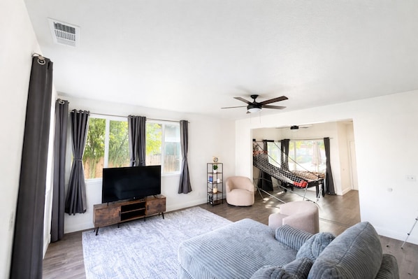 Smart-TV, fotballspill og bøker