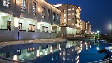Seasonal outdoor pool
