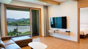 Deluxe Twin Room | Living area - Sagewood Yeosu Gyeongdo Resort (Yeosu)