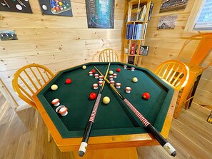 Games room - Private 10-Hole Mini Golf, Bowling, Game Room, Arcade, Hot Tub, Playground (Sevierville)
