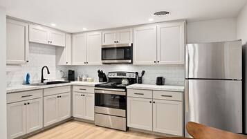 Apartment, Non Smoking | Private kitchen