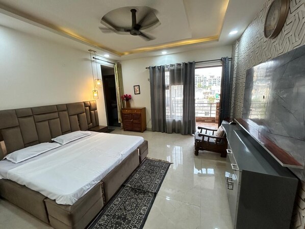 Iron/ironing board, internet, bed sheets