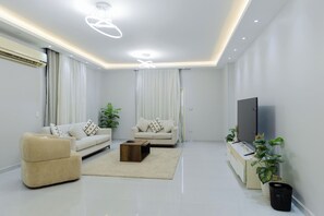 Living area - 3-bedroom apartment in New Cairo (Cairo Governorate)