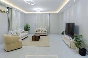 Living area - 3-bedroom apartment in New Cairo (Cairo Governorate)