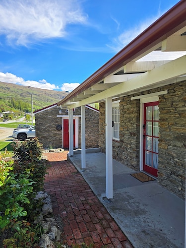 Historic Miner's Cottage - Self Contained