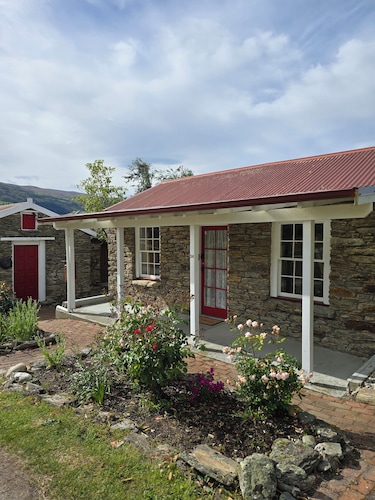 Historic Miner's Cottage - Self Contained