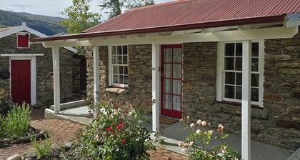 Historic Miner's Cottage - Self Contained