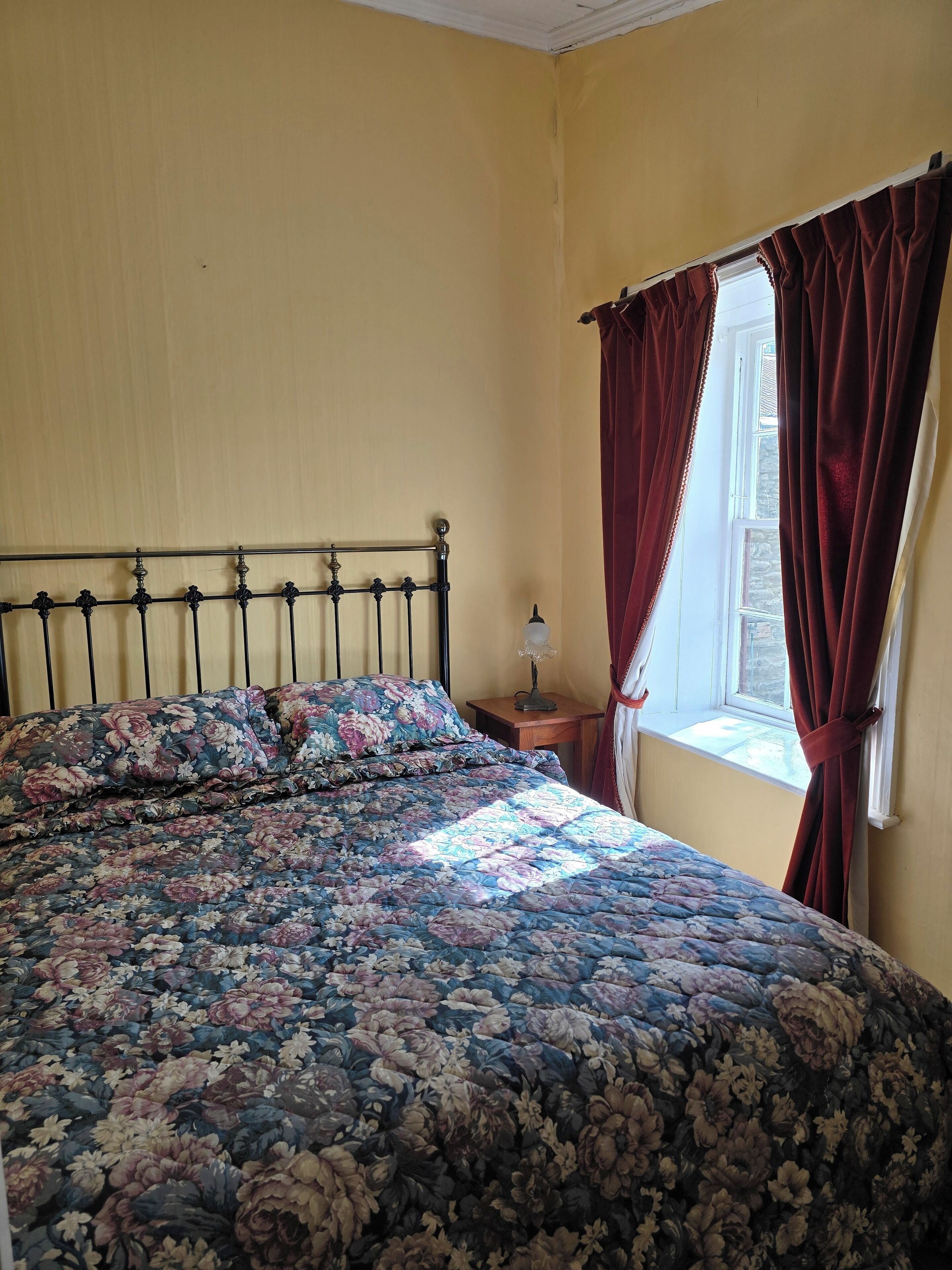 2 habitaciones, tabla de planchar con plancha y wifi gratis 