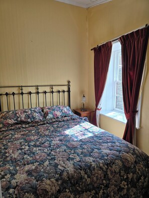 2 habitaciones, tabla de planchar con plancha y wifi gratis 