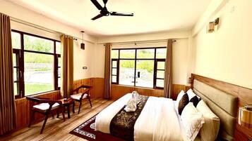 Deluxe-dobbeltværelse - bjergudsigt | Skrivebord, gratis Wi-Fi