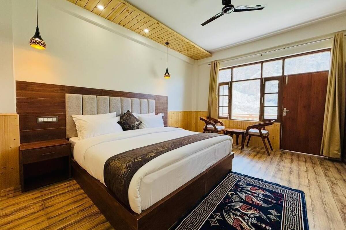 Luxury Double Room, Mountain View | Desk, WiFi (free)