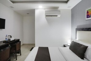 Deluxe Double Room - Comfy Stay Hotels (New Delhi)