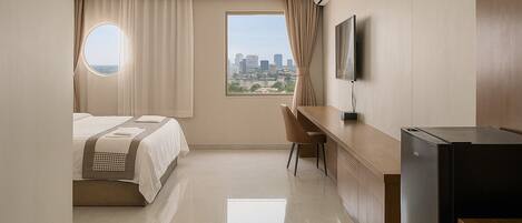 Business Double Room | Desk, laptop workspace, free WiFi