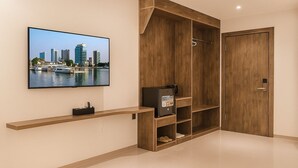 Unclassified image, 3 of 35, button - JUN YUE VI Lagos hotel (Lagos)