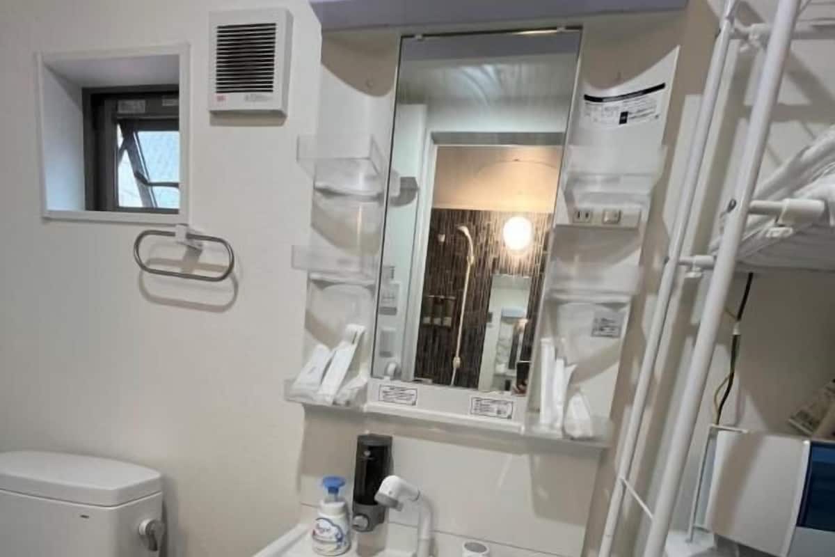 Twin Room, 2 Twin Beds, Lanai, City View | Bathroom | Separate tub and shower, free toiletries, hair dryer, slippers