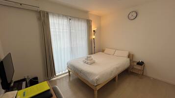 Double Room, 1 Double Bed, Lanai, City View | Living area