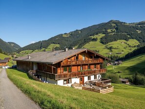 Exterior - Two holiday apartments in farmhouse with a view (Alpbach)