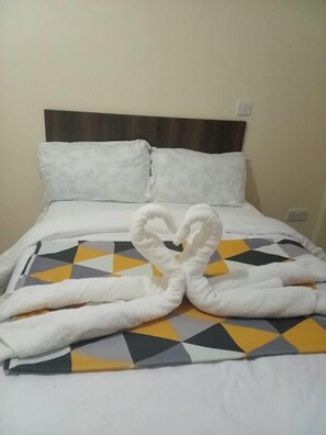 Free WiFi, bed sheets - Miriam Inn Chaka (Chaka)