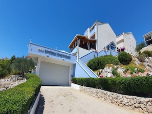 Apartment | Exterior - Apartments Dragobratovic - Studio Apartment With Terrace and Sea View (Slivno)