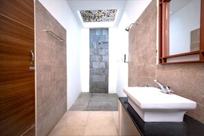 Deluxe Villa, 2 Bedrooms | Bathroom | Shower, free toiletries, towels, shampoo