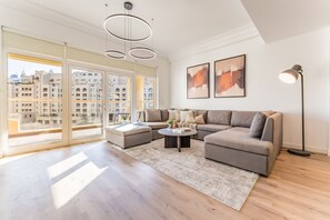 TV - Exclusive Waterfront Residence, Near Palm Jumeirah Mall (Dubai)