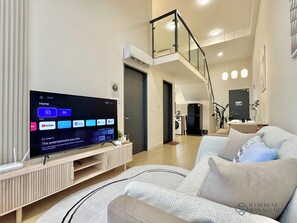 Flat-screen TV - Sunway GRID Residence by Stayrene  (Iskandar Puteri)