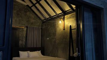 5 bedrooms, free WiFi, bed sheets