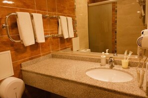 Family Suite | Bathroom | Bathrobes, slippers - Inn Ozz Astana (Astana)