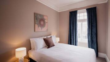 2 bedrooms, iron/ironing board, WiFi