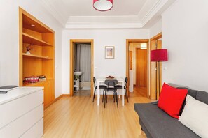 Apartment, 1 Bedroom, City View | Living room | Books - Top Location Beautiful Apartment! (Lisbon)