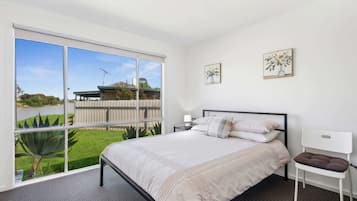 3 bedrooms, bed sheets