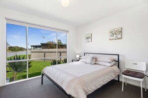 3 bedrooms, bed sheets