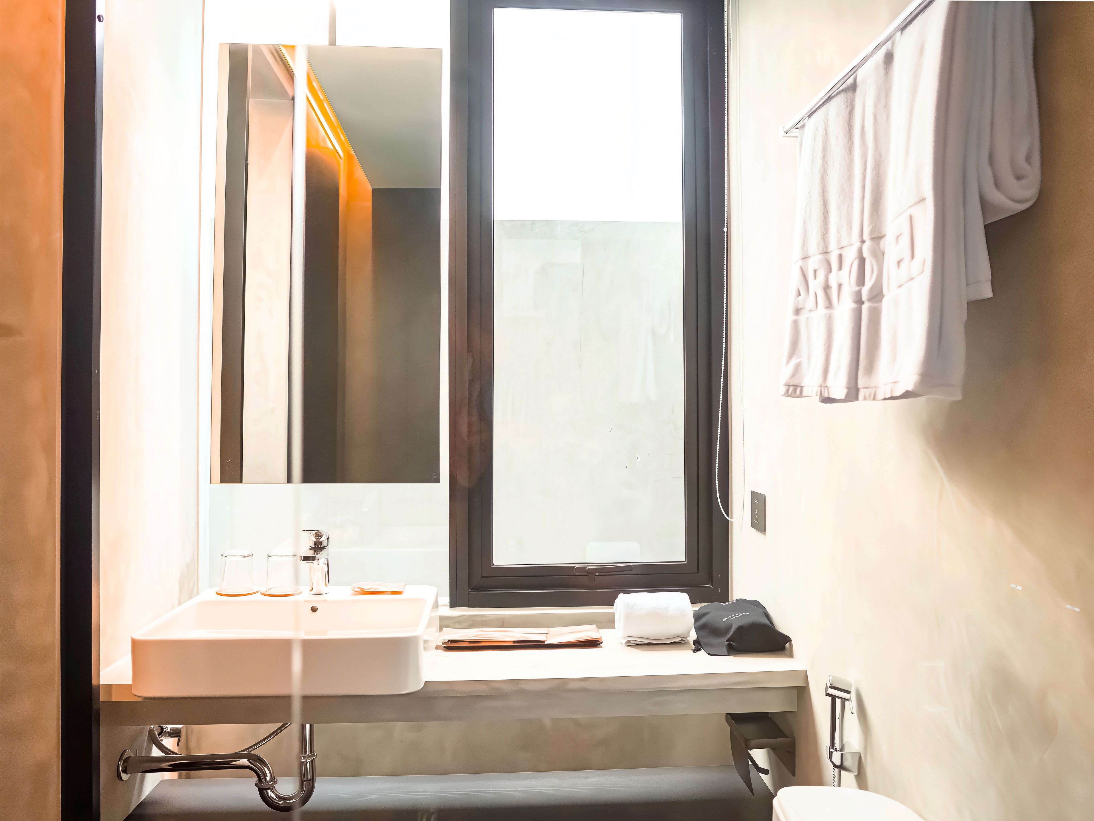 Standard szoba | Fürdőszoba | Zuhanyzó, hajszárító, törölközők és szappan