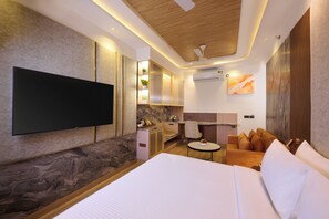 Executive Double City View With Balcony | Desk, laptop workspace, blackout drapes, iron/ironing board - Tulip Inn Gurugram Sector 39 (Gurugram)