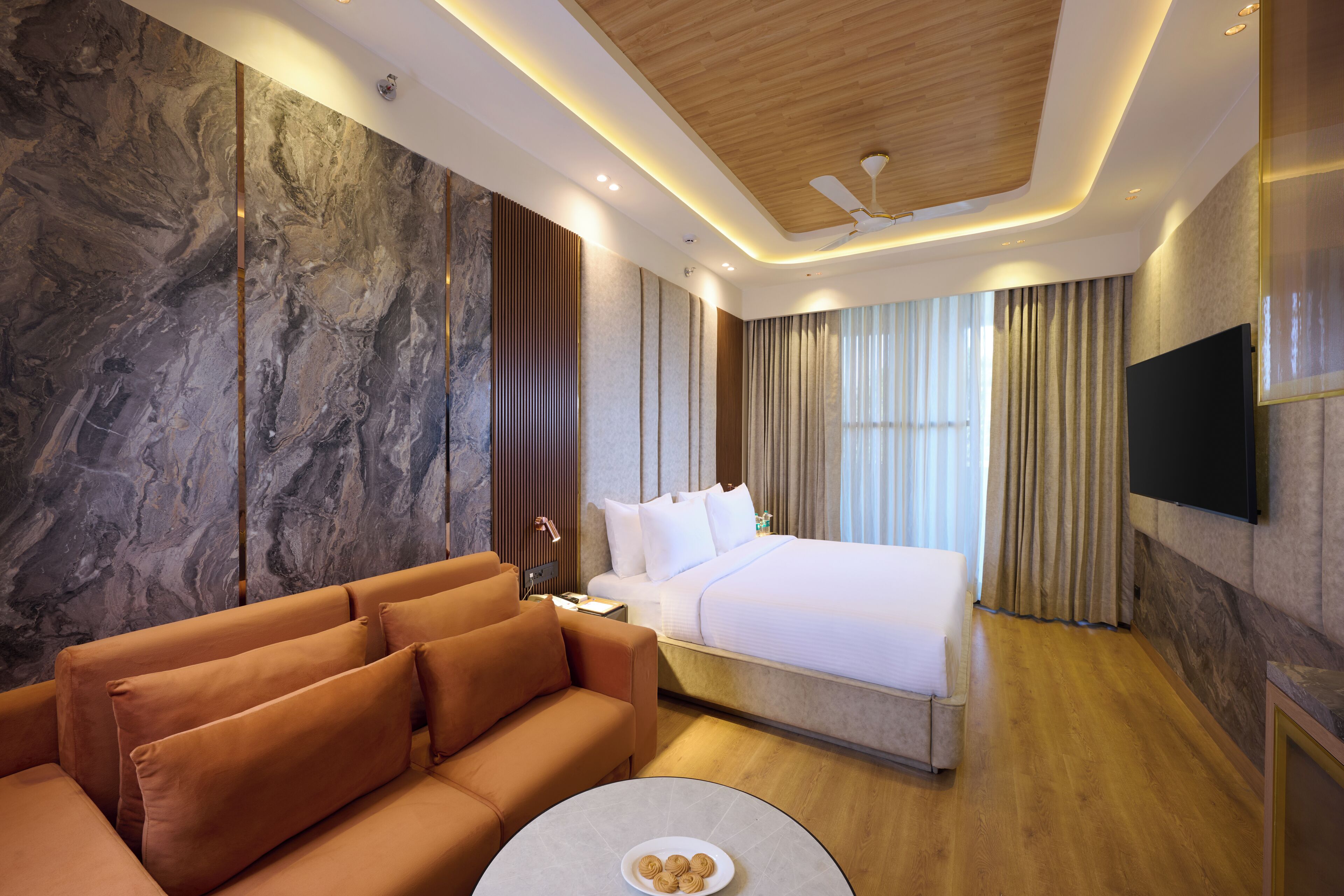 Executive Double City View With Balcony | Desk, laptop workspace, blackout drapes, iron/ironing board