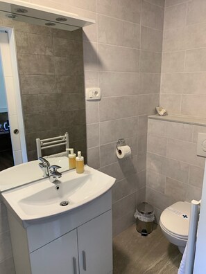 Hair dryer - Guesthouse Family Bosnic - Double Room With Balcony - 3 - 3 (Plitvicka Jezera)