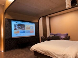 Luxury Double Room | Desk, blackout drapes, soundproofing, iron/ironing board - M Man Hotel  (Shanghai)