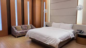 Comfort Double Room | Desk, blackout curtains, iron/ironing board, free WiFi