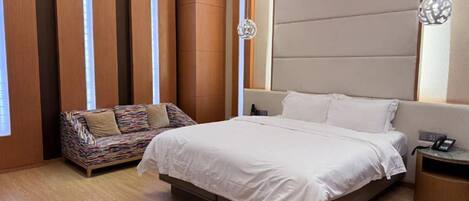 Comfort Double Room | Desk, blackout drapes, iron/ironing board, free WiFi