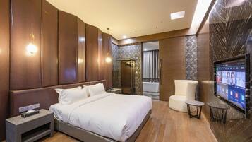 Habitación doble estándar | Escritorio, cortinas blackout y tabla de planchar con plancha