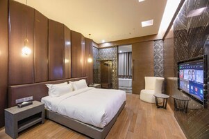 标准双人房 | 办公桌、遮光窗帘、熨斗/熨衣板、免费 WiFi