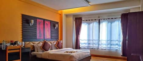 Luxury Suite, Mountain View | Free WiFi