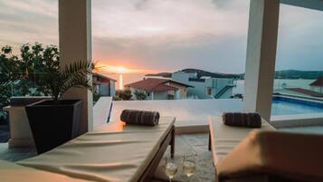 Villa (Three Bedroom Villa) | Terrace/patio