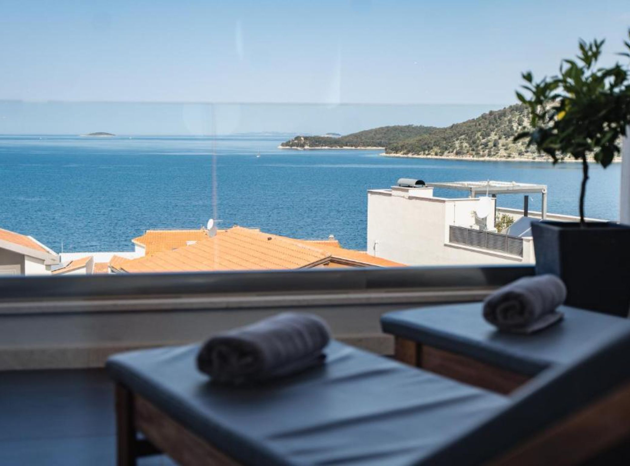 Biệt thự (Three Bedroom Villa) | Hiên